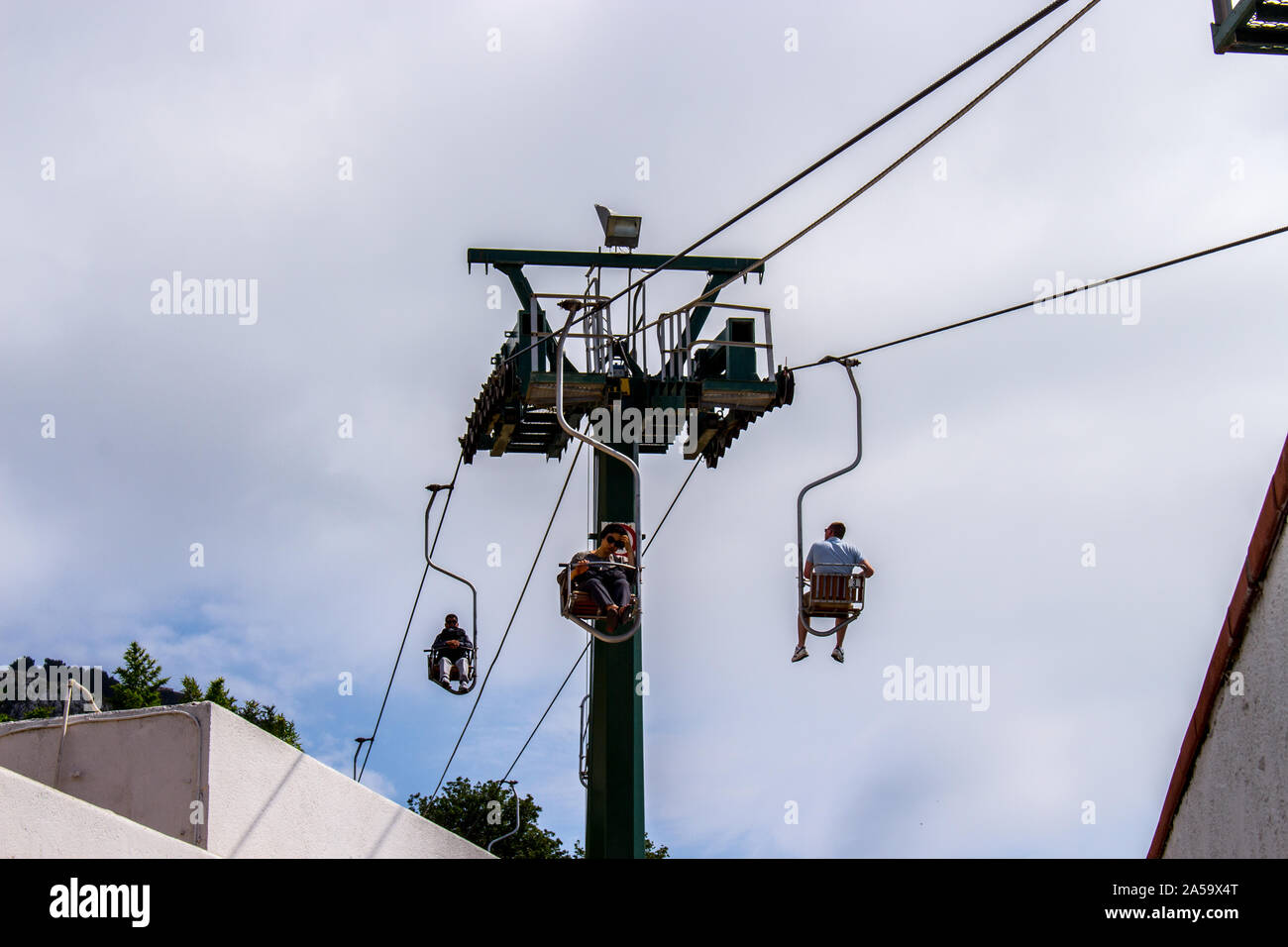 Menschen mit der Seilbahn über die Insel Capri, Italien Stockfoto