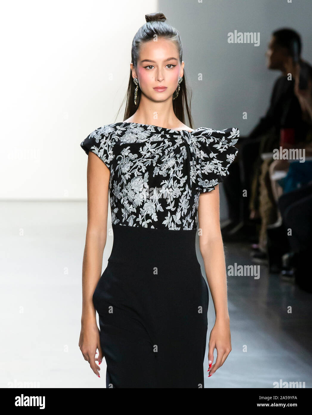 New York, NY-Sept 05, 2019: Chiara Corridori geht der Start- und Landebahn am Tadashi Shoji Frühling Sommer 2020 Fashion Show Stockfoto