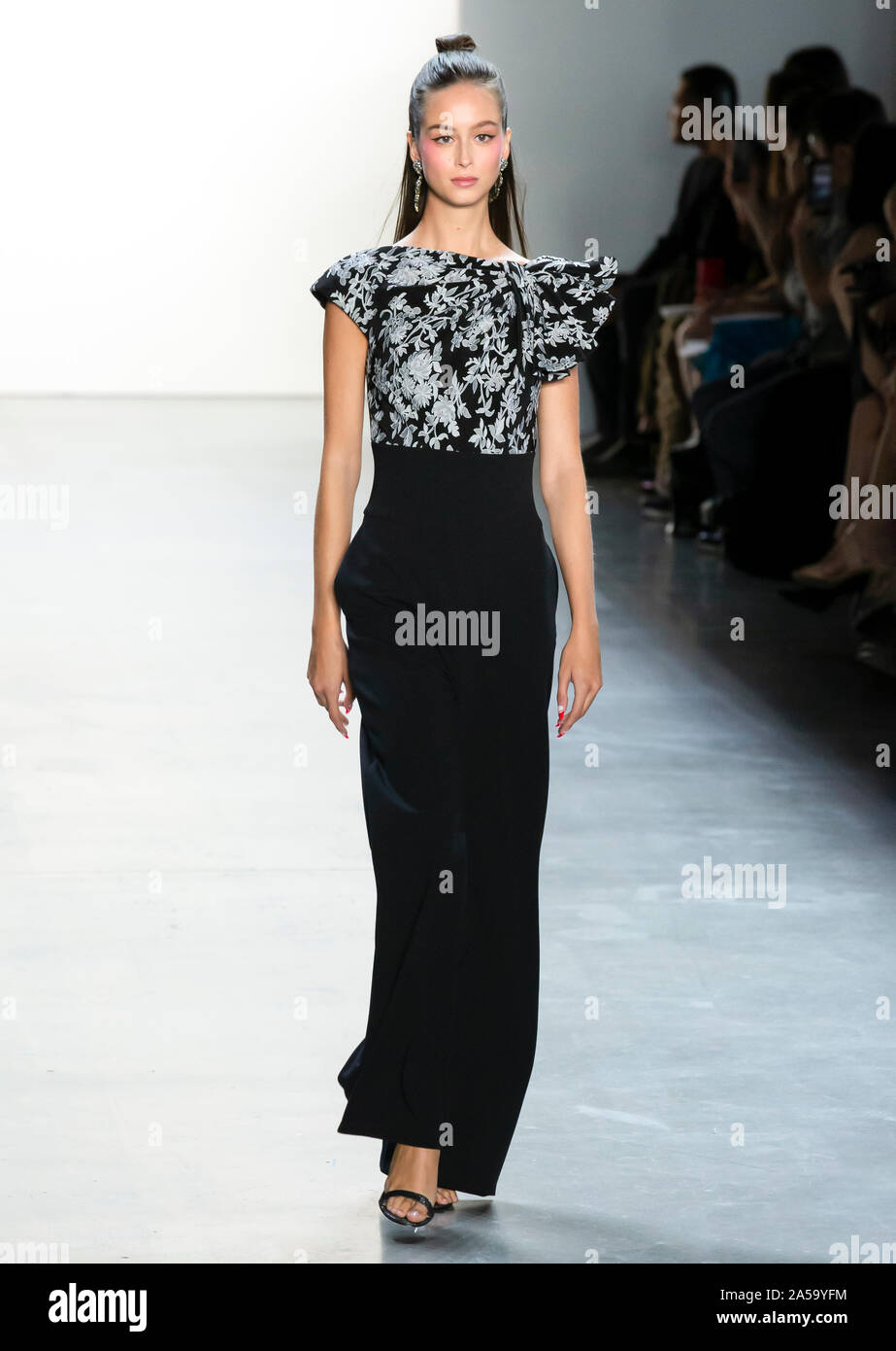 New York, NY-Sept 05, 2019: Chiara Corridori geht der Start- und Landebahn am Tadashi Shoji Frühling Sommer 2020 Fashion Show Stockfoto