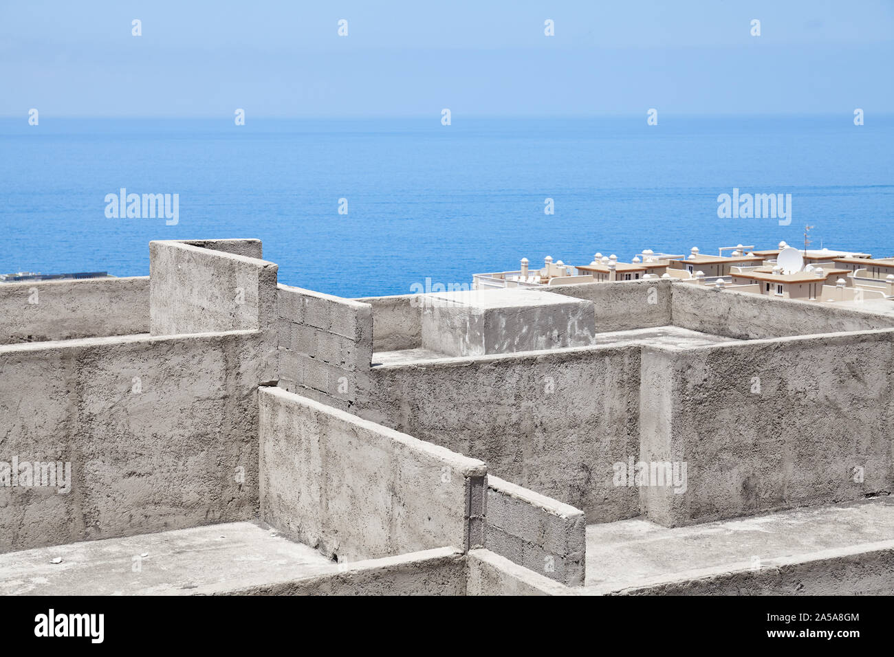 Konkrete Struktur eines neu errichteten Gebäude in Los Gigantes, Teneriffa, Spanien. Stockfoto