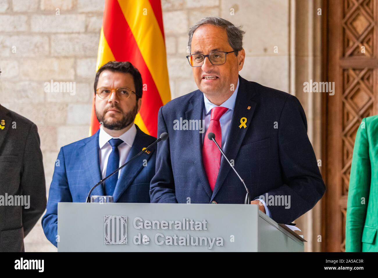 Barcelona, Spanien - 19. Oktober 2019: Präsident Kataloniens Quim Torra eine Pressekonferenz mit den Bürgermeistern der katalanischen Hauptstadt nach der gewalttätigen Manifestationen, die in Barcelona in den letzten Tagen stattfand. Er verurteilt die gewalttätigen Verhalten der spanischen Polizei, und verlangt eine sofortige Konferenz mit der spanische Premier Pedro Sanchez. Quelle: Dino Geromella/Alamy leben Nachrichten Stockfoto