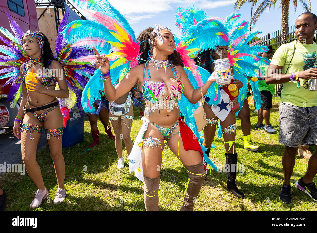 Parade der Carnival Bands in Miami Carnival für 2019; Ereignis war in Miami Dade County Fair und Expo Gelände am 13. Oktober 2019 statt Stockfoto