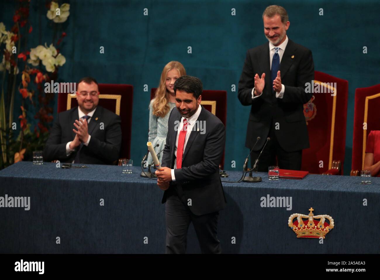 Oviedo, Spanien; 18/10/2019. - Salman Khan Internationale Zusammenarbeit ausgezeichnet. Leonor Prinzessin von Asturien liest Ihre erste Rede im Alter von 13 Jahren an der Zeremonie der Prinzessin von Asturien Auszeichnungen Spaniens und ist Ihre erste offizielle Handlung begleitet, die von ihrem Vater König Philipp VI., Königin Letizia und seine Tochter den Säugling Sofia. Die Gewinner Peter Brook Arts Award, Prado Museum Kommunikation und Geisteswissenschaften Award, Salman Khan Internationale Zusammenarbeit Award, Lindsey Vonn Sport Award, Alejandro Portes Social Science Award, Siri Hustvedt Arts Award, Joanne Chory und Sandra Myrna Díaz-Preis für Wissenschaft und Techn Stockfoto