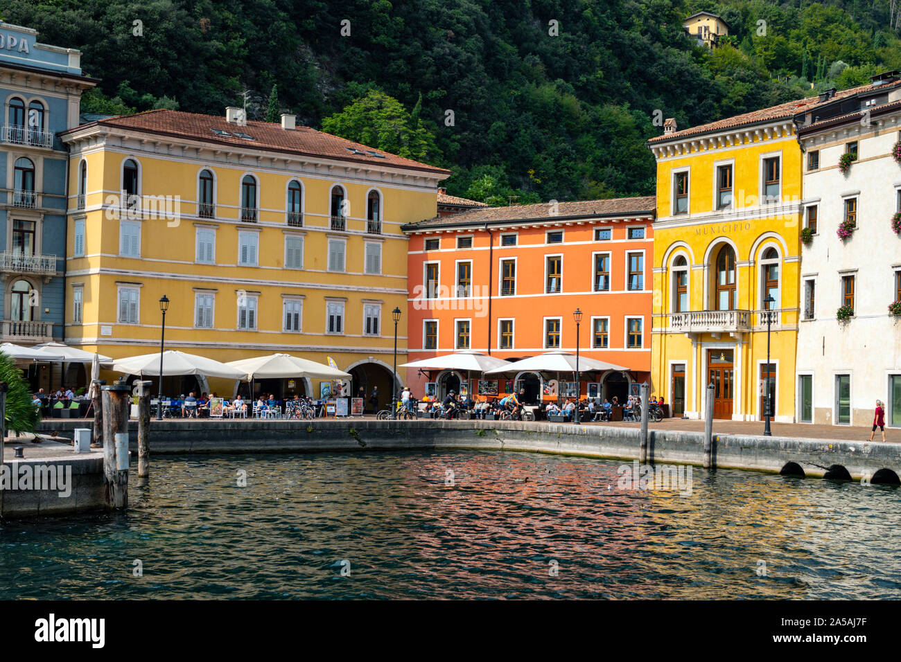 Riva del Garda am Gardasee, dem beliebten Reiseziel an der Italienischen Seen, Norditalien Stockfoto