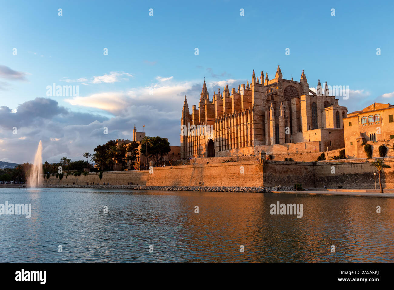 Sonnenuntergang auf die Kathedrale in Palma de Mallorca Stockfoto