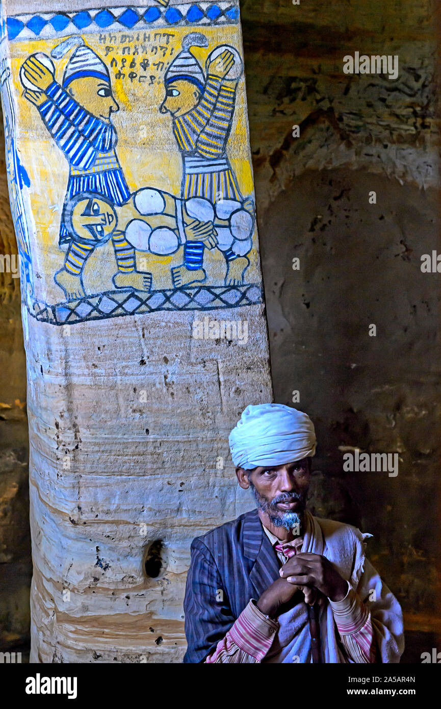 Äthiopischorthodoxen Priester in das Innere der orthodoxen Felsen