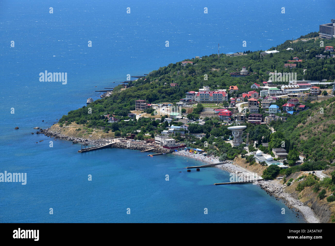 Blick auf die Stadt Simeiz vom Berg Koschka auf der Krim Stockfoto