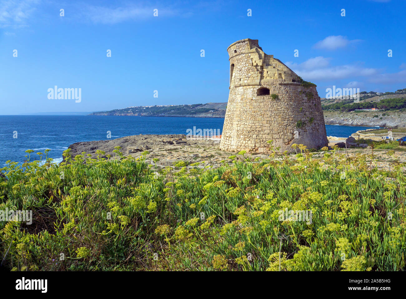 Torre Miggiano, historische Coastal Tower in Torre di Porto Miggiano, Santa Cesarea Terme, Lecce, Apulien, Italien Stockfoto