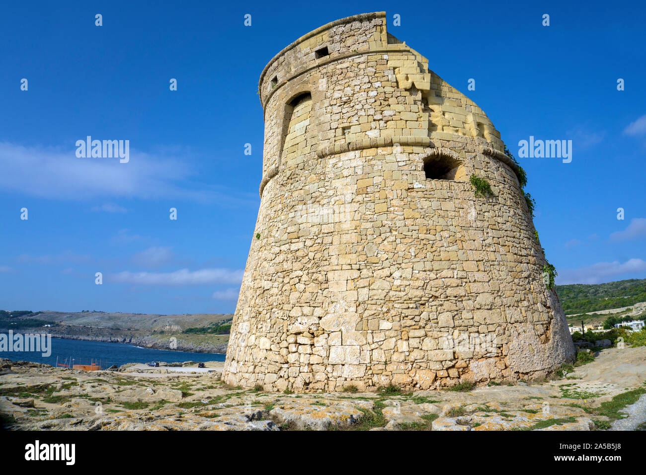 Torre Miggiano, historische Coastal Tower in Torre di Porto Miggiano, Santa Cesarea Terme, Lecce, Apulien, Italien Stockfoto
