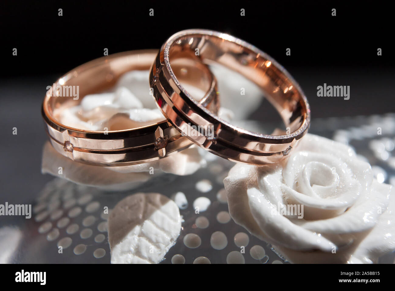 Gold Trauringe , Symbol der Liebe Stockfoto