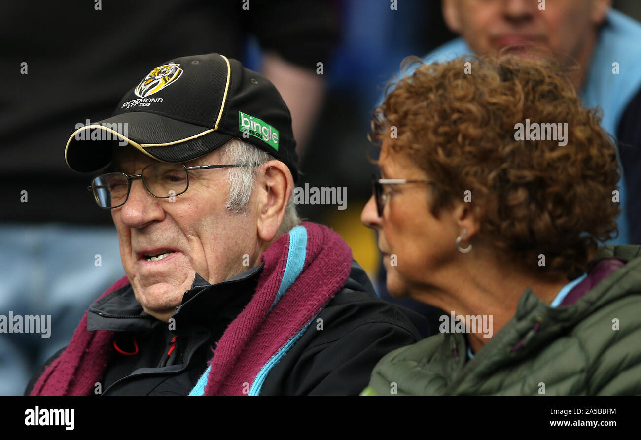 Ein Burnley Fan auf der Tribüne reagiert während der Premier League Match für die King Power Stadion, Leicester. Stockfoto