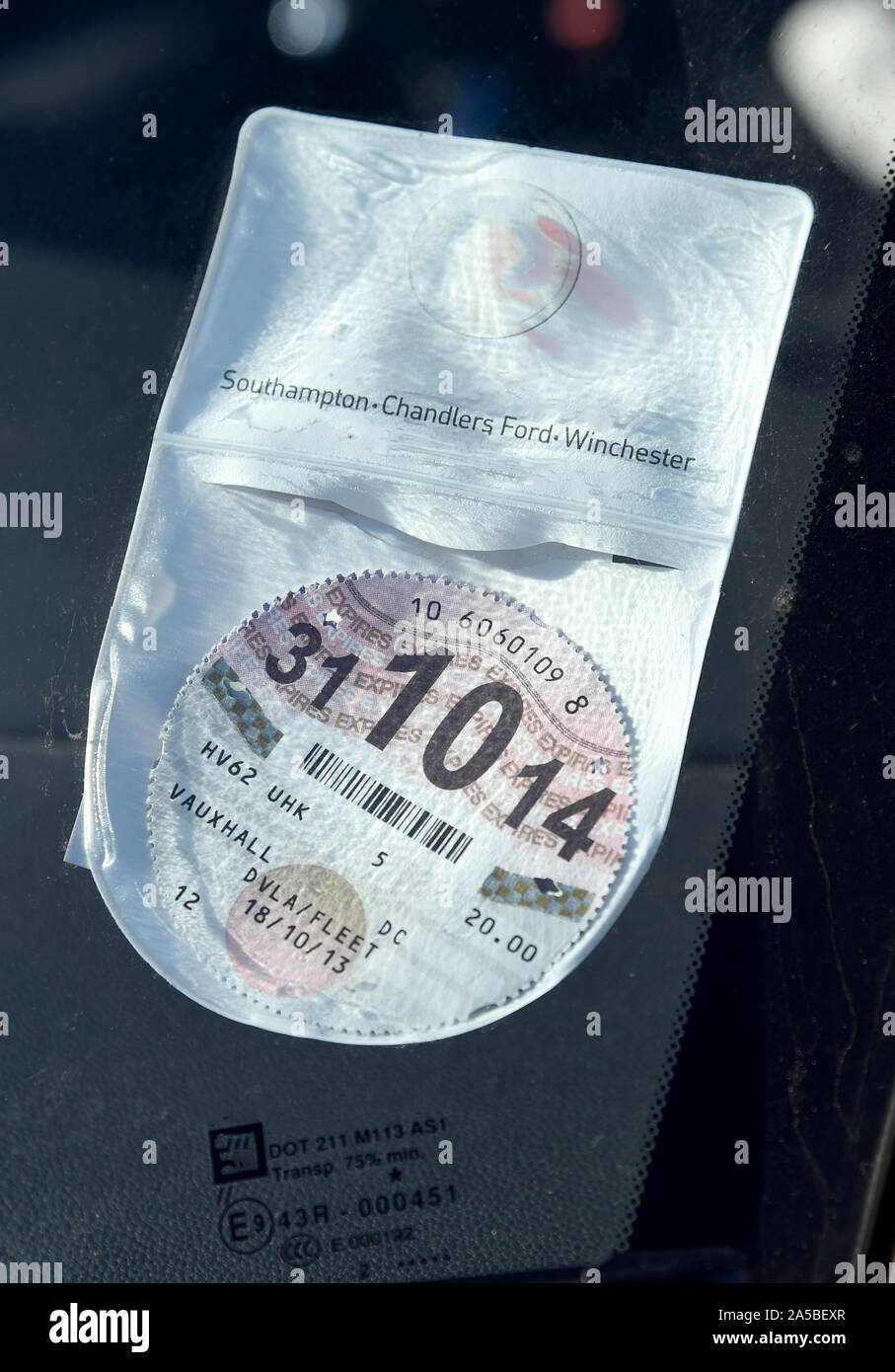 Road tax disc, alten Stil Road tax disc Stockfoto