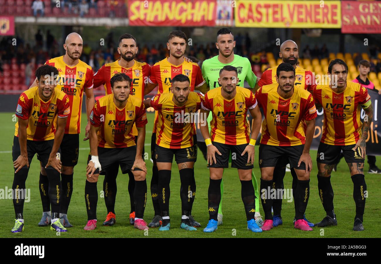 Benevento, Italien. Okt, 2019 19. La Line up von Beneventoduring Benevento vs Perugia, italienische Fußball-Serie B Männer Meisterschaft in Benevento, Italien, 19. Oktober 2019 - LPS/Andrea Dekor 'Â'Amico Credit: Andrea Dekor 'Â'Amico/LPS/ZUMA Draht/Alamy leben Nachrichten Stockfoto