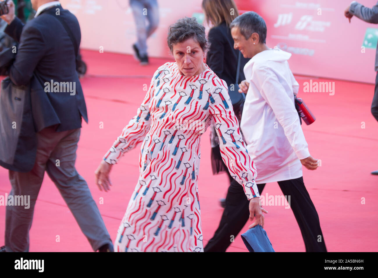 Roma, Italien. Okt, 2019 19. Francis McDormand Schauspieler Bill Murray, geht den roten Teppich des Rom Film Fest, zusammen mit Edward Norton, Wes Anderson und Francis McDormand (Foto von Matteo Nardone/Pacific Press) Quelle: Pacific Press Agency/Alamy leben Nachrichten Stockfoto