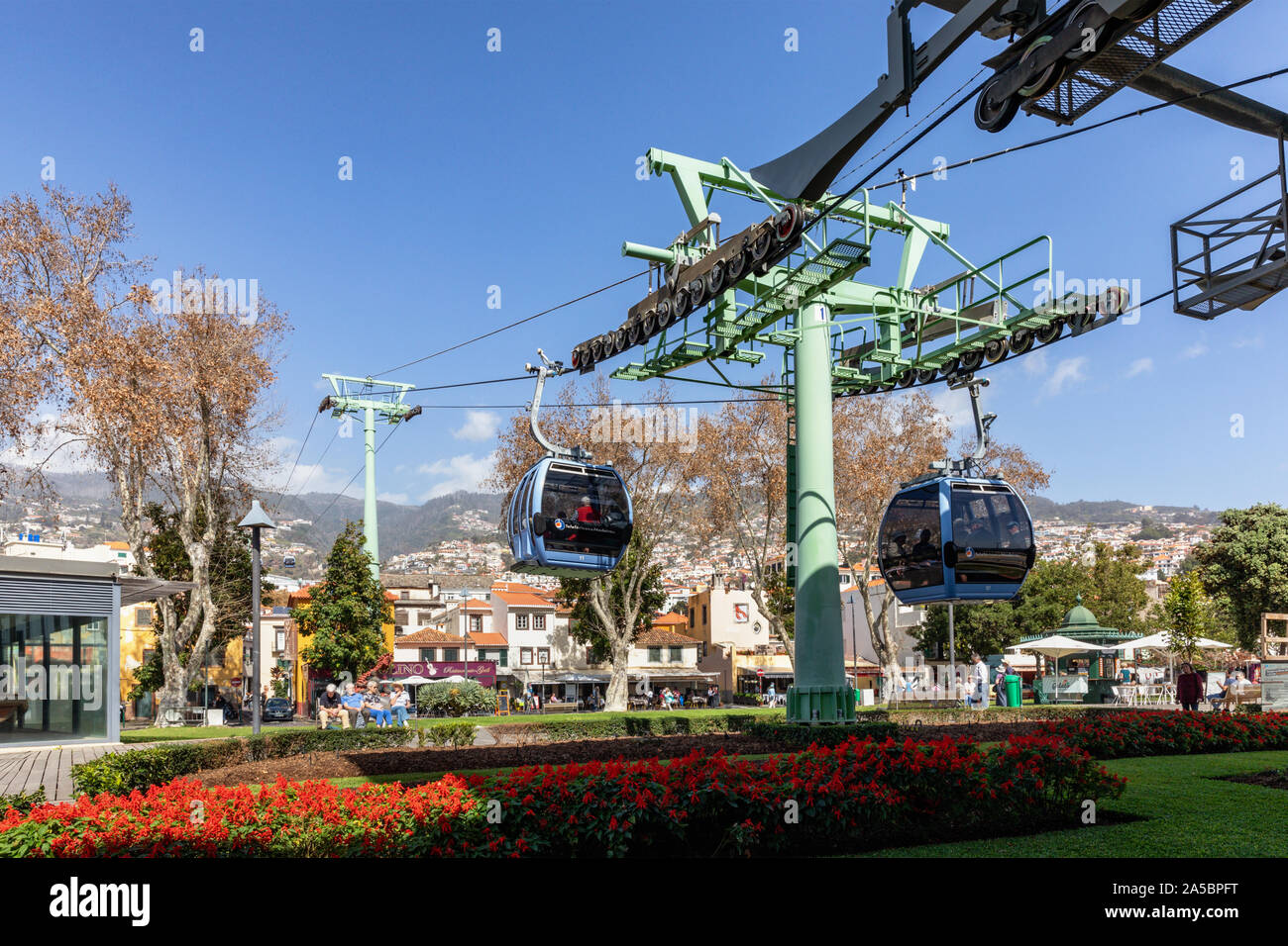 Die Teleférico do Funchal. Das Funchal Monte Seilbahnen zu Beginn ihrer Reise vom Zentrum von Funchal zu den Hügeln des Monte, Madeira Stockfoto