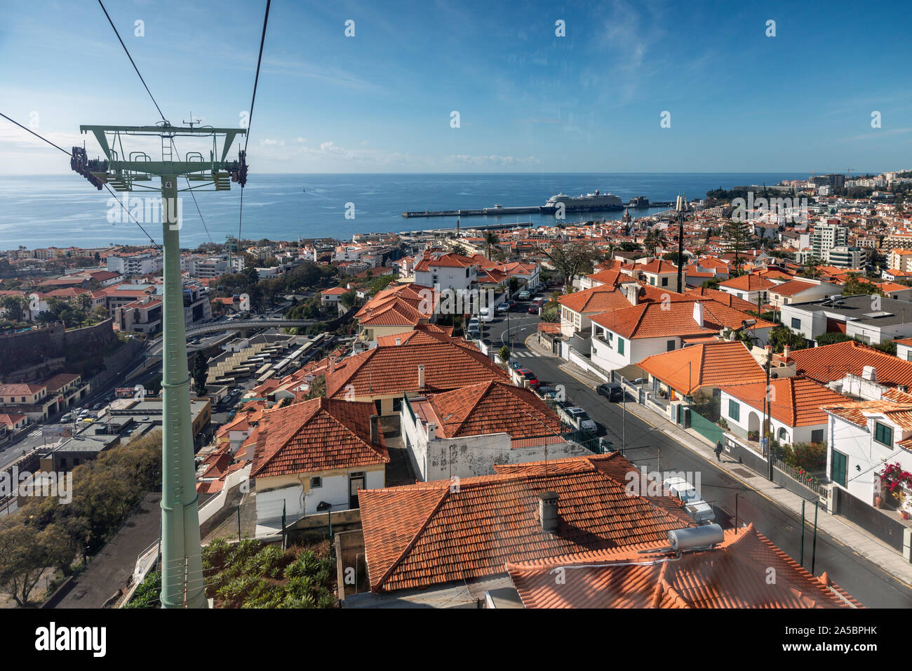 Die Teleférico do Funchal. Das Funchal Monte Seilbahnfahrten über den Dächern von Funchal auf der portugiesischen Insel Madeira Stockfoto