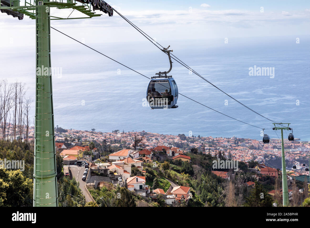 Die Teleférico do Funchal. Das Funchal Monte Seilbahnfahrten über den Dächern von Funchal auf der portugiesischen Insel Madeira Stockfoto