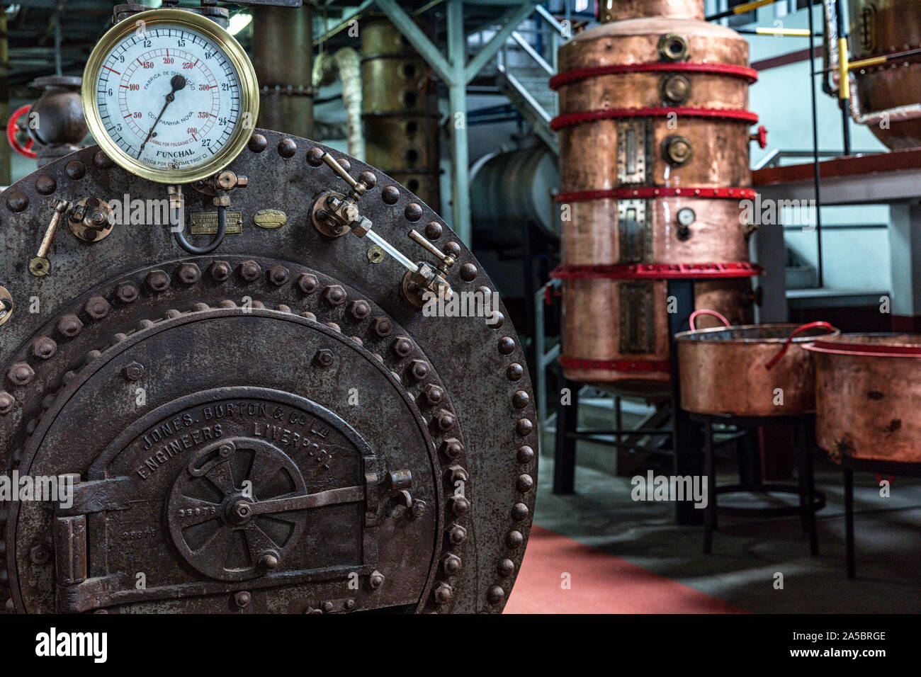 Traditionelle rum die Technologie bei North Mühlen Distillery, Porto da Cruz, Madeira Stockfoto