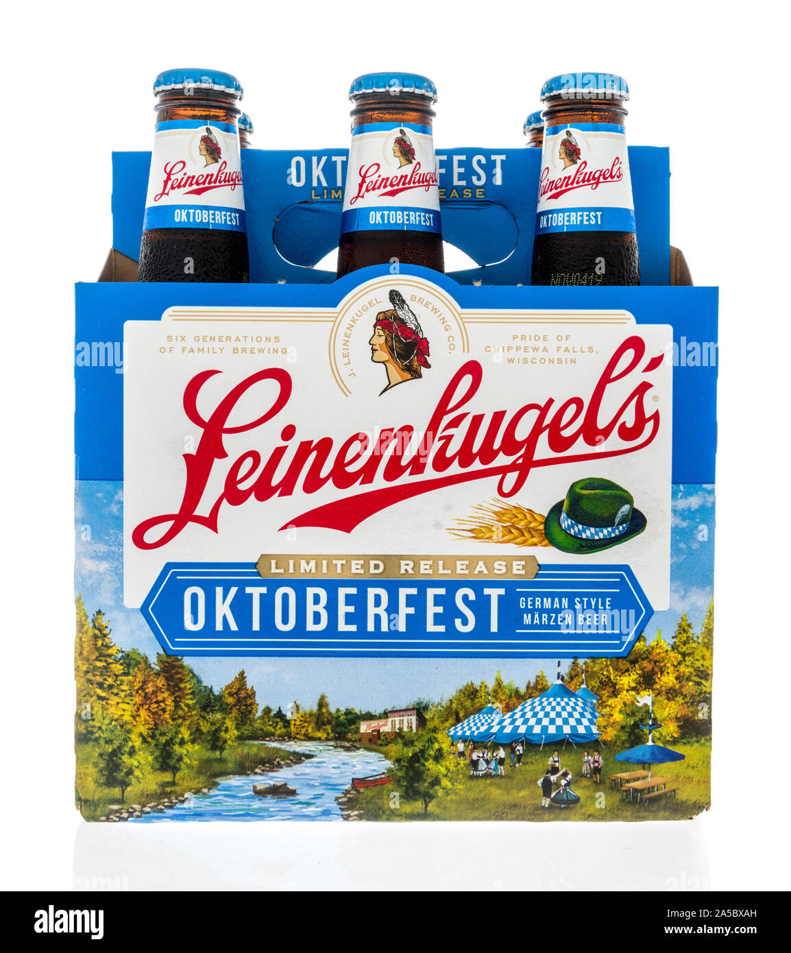 Winneconne, WI - 21. September 2019: ein Six Pack von leinenkugels Oktoberfest Bier auf einem isolierten Hintergrund. Stockfoto