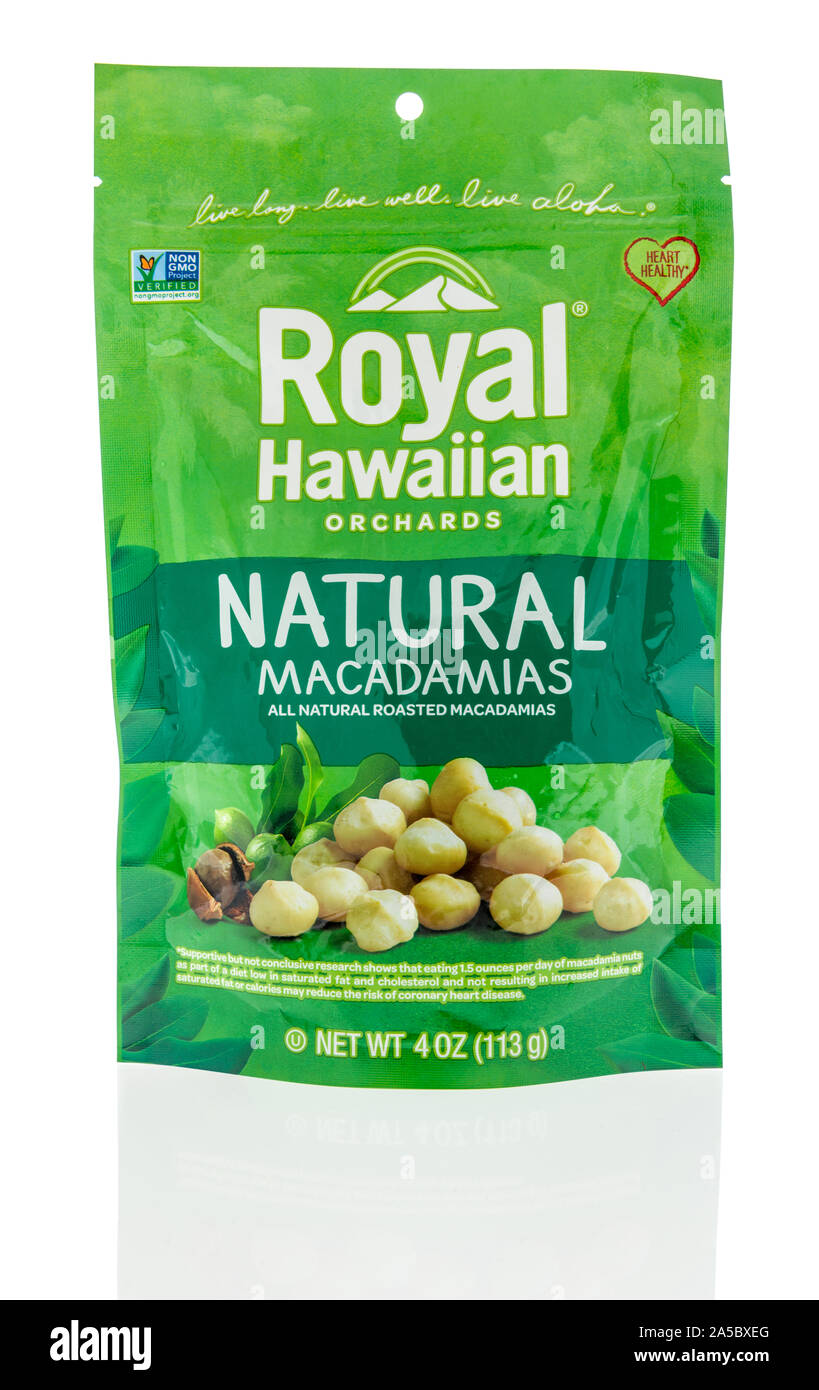 Winneconne, WI - 22. September 2019: ein Paket von Royal Hawaiian Obstgärten natureal macadamias auf einem isolierten Hintergrund. Stockfoto