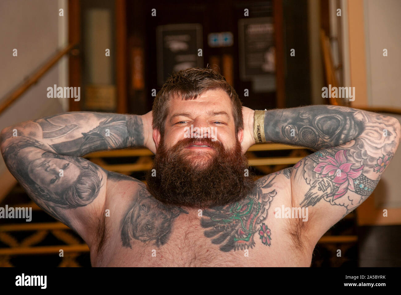 REMI JONES Körper-Tattoos beim Adelphi International Tattoo Covent. Liverpool, Großbritannien. Okt. 2019. Britische nationale und internationale Tattoo-Künstler, Durchführung der UK Tattoo Awards, Tattoo-Wettbewerbe. Organisiert vom Liverpool Tattoo Studio ‘Design 4 Life’, gilt die Liverpool Tattoo Convention als eine Show, die in der Branche als ein muss angesehen wird und die Tattoo Kultur, Lifestyle und Kunst ehrt. Quelle: MediaWorldImages/AlamyLiveNews Stockfoto