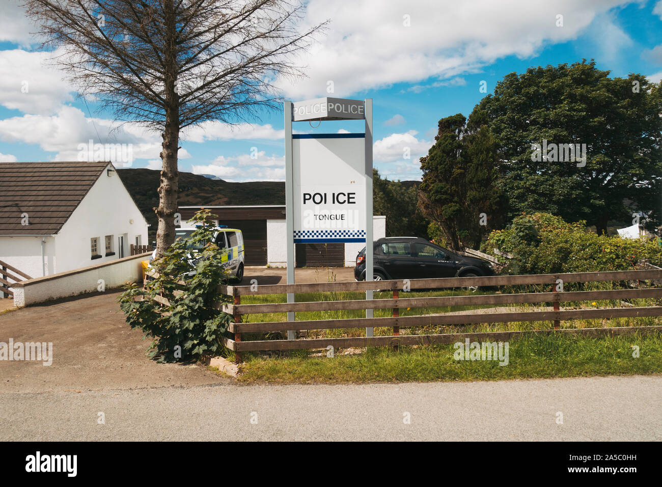 Das Zeichen aus der Vorderseite des Zunge Polizeistation im Nordwesten Highland, Schottland Stockfoto