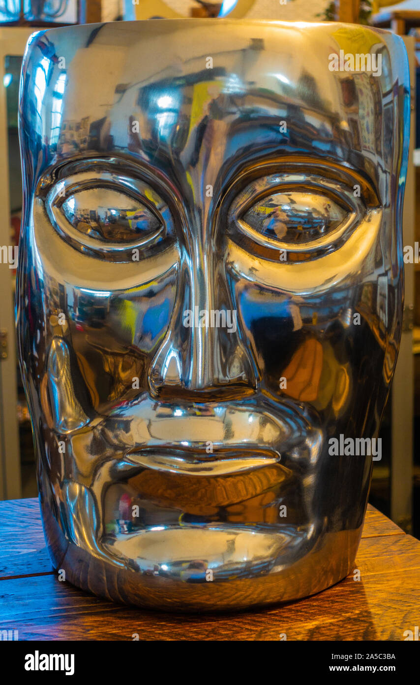 Kunst Skulptur eines Chrom Gesicht Stockfoto