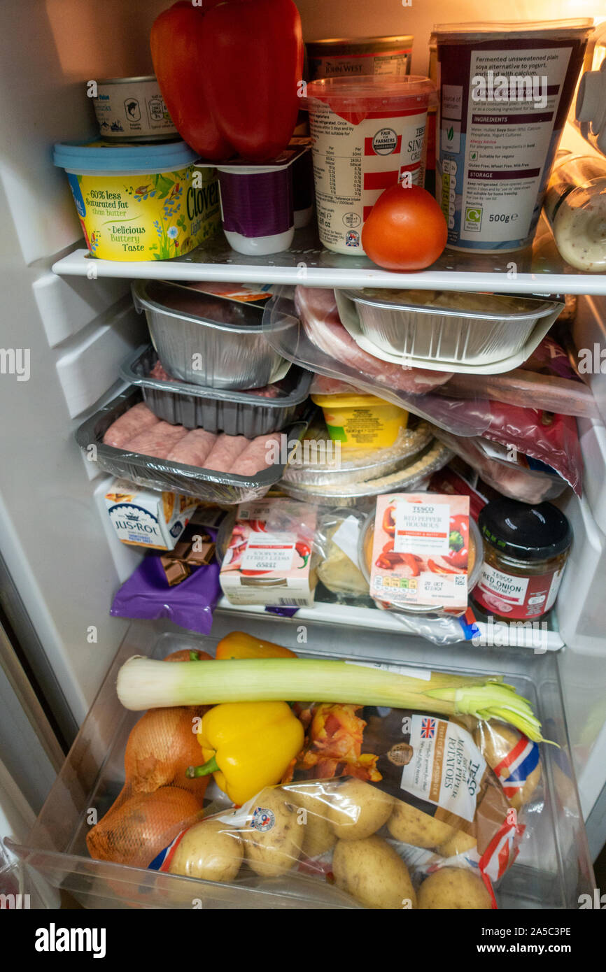 Kühlschrank voll mit Essen Stockfotografie - Alamy