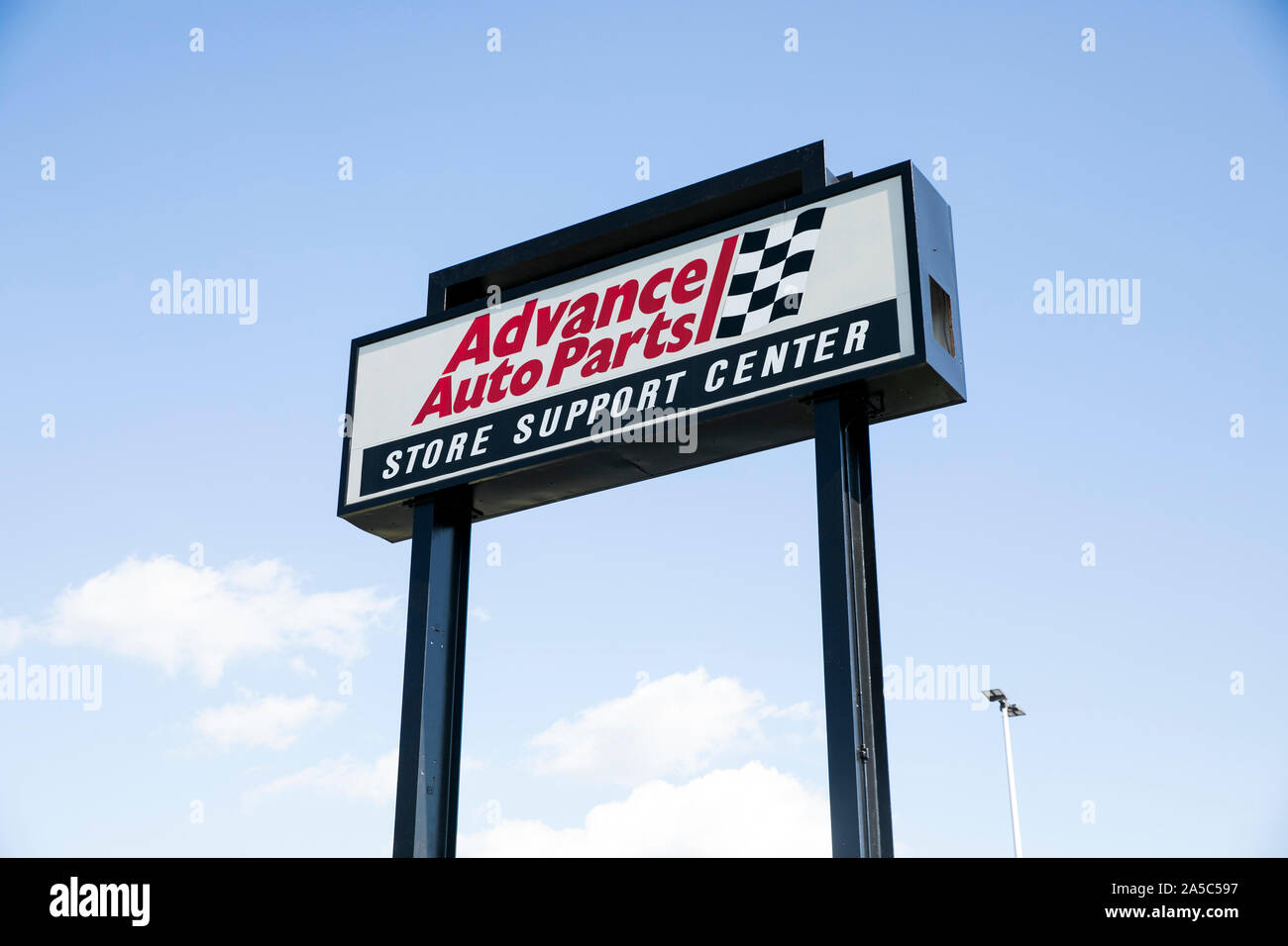 Ein logo Zeichen außerhalb des Hauptquartiers von Advance Auto Parts in Roanoke, Virginia am 15. September 2019. Stockfoto