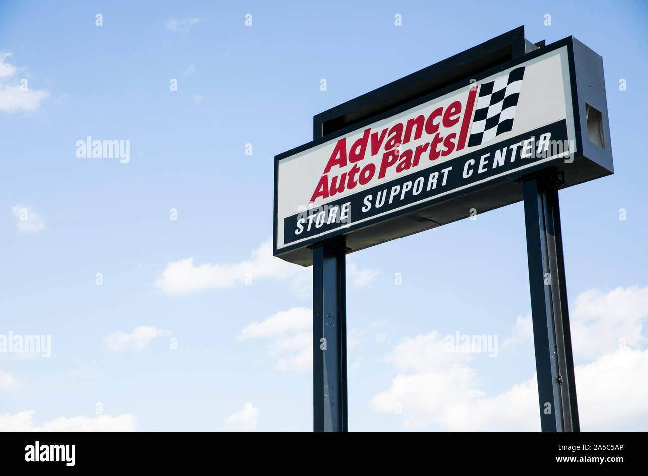 Ein logo Zeichen außerhalb des Hauptquartiers von Advance Auto Parts in Roanoke, Virginia am 15. September 2019. Stockfoto