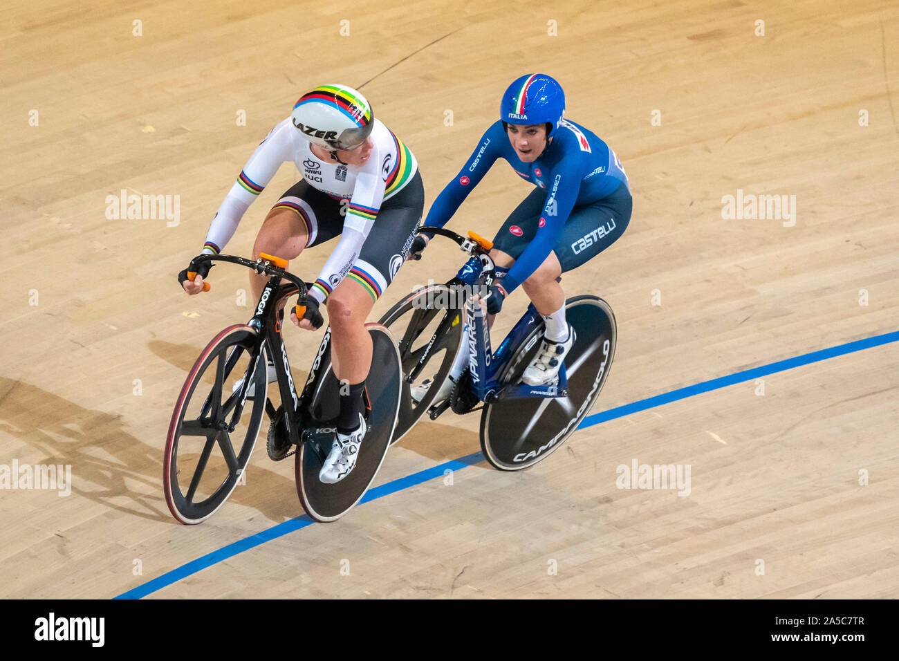 Kirsten Wild NED und Letizia Paternoster ITA während der uec Titel Radfahren Europäische Meisterschaft am Oktober, 18 2019 in Apeldoorn, Niederlande. (Foto von SCS/Sander Chamid) Stockfoto