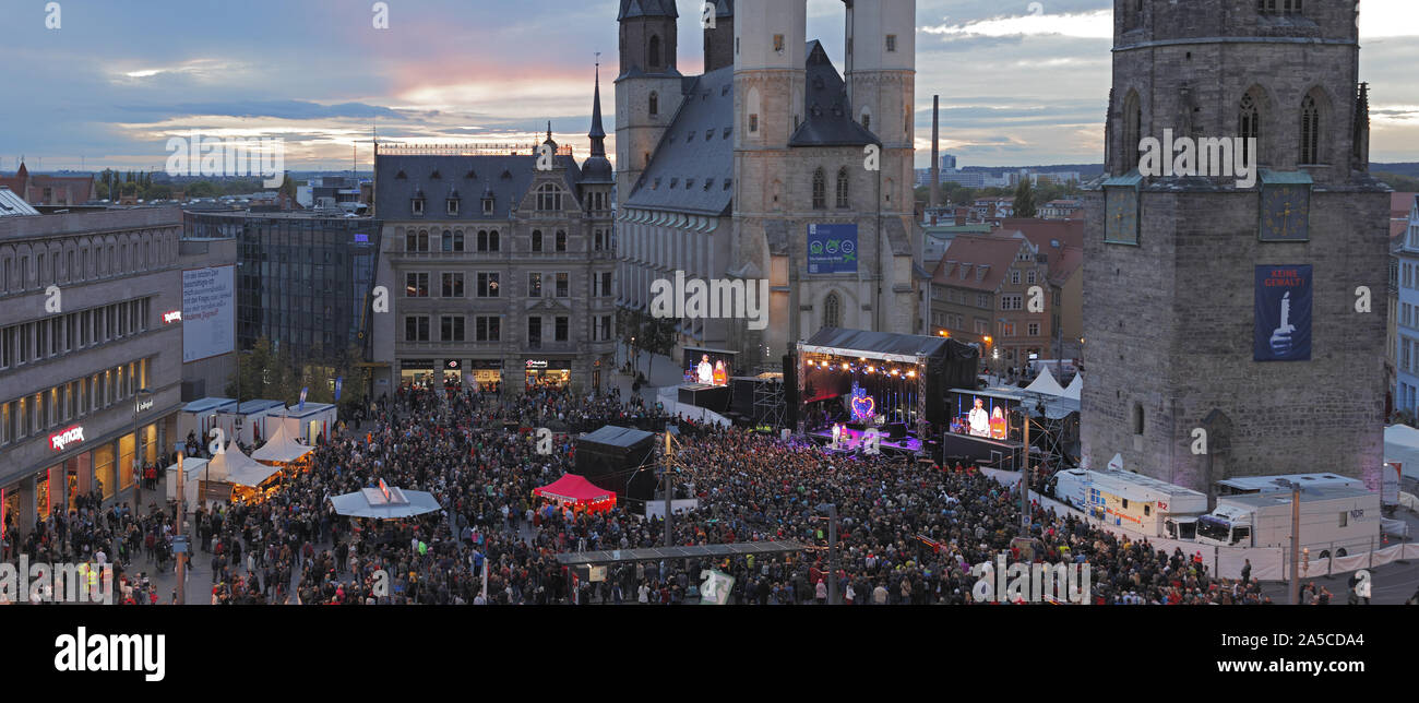 Halle Saale Deutschland am 19 Okt 2019: HalleZusammen Konzert in Gedenken an die Opfer der terroristischen Angriff auf 9 Oct 2019 in Halle (Saale) Stockfoto