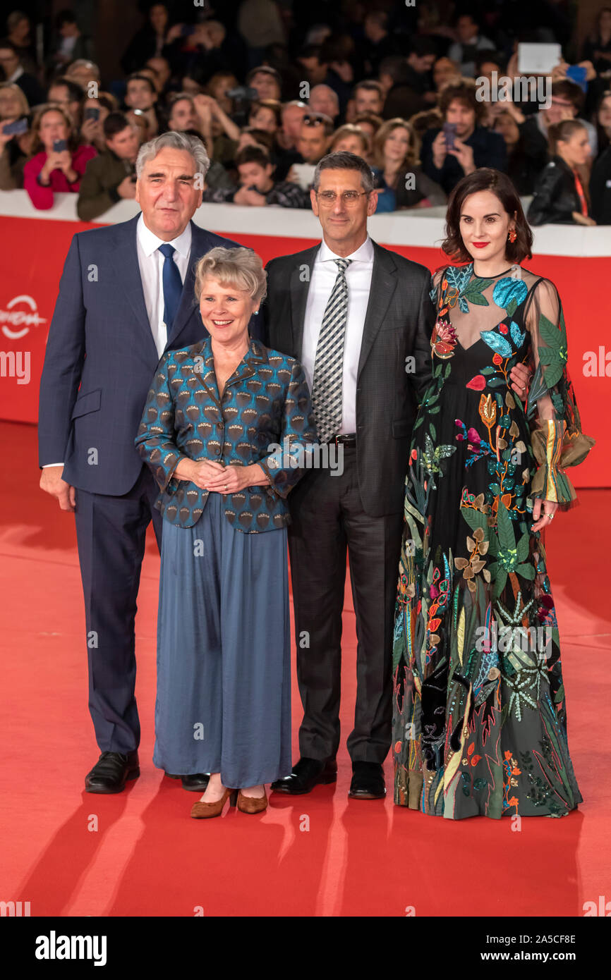 Rom, Italien. Okt, 2019 19. (L-R), Jim Carter, Imelda Staunton, Michael Engler und Michelle Dockery nimmt am roten Teppich die ''Downton Abtei'' während des 14 Rom Film Fest. Credit: Gennaro Leonardi/Alamy leben Nachrichten Stockfoto