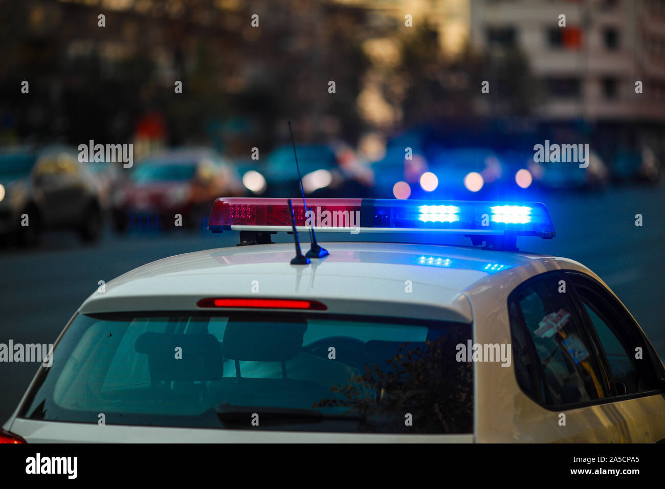 Blaulicht Sirene Eines Italienischen Polizeiauto In Der Großstadt In  Aufruhr Lizenzfreie Fotos, Bilder und Stock Fotografie. Image 50757541.