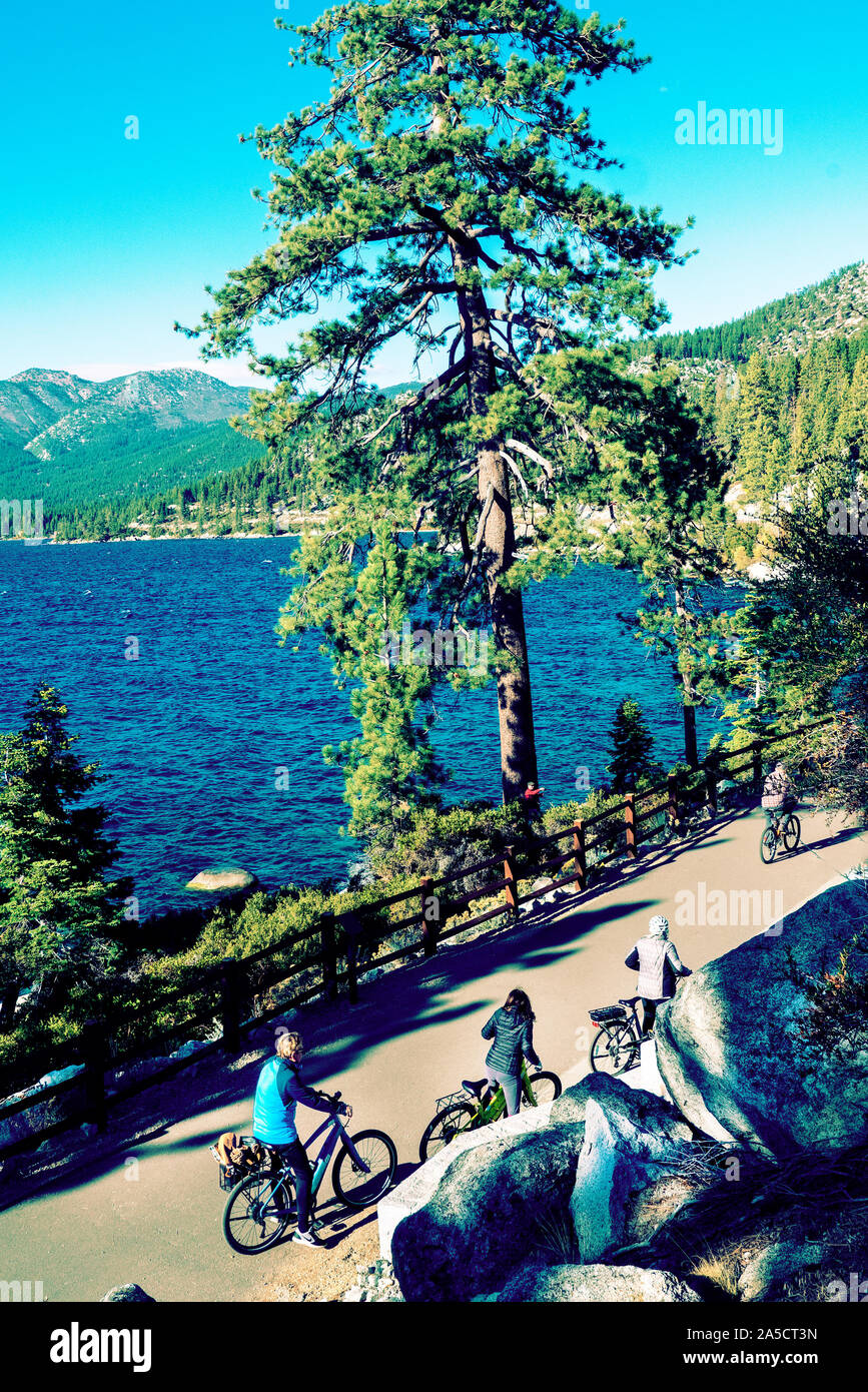 Radfahrer am Lake Tahoe Bike route Tahoe Kalifornien USA Stockfoto
