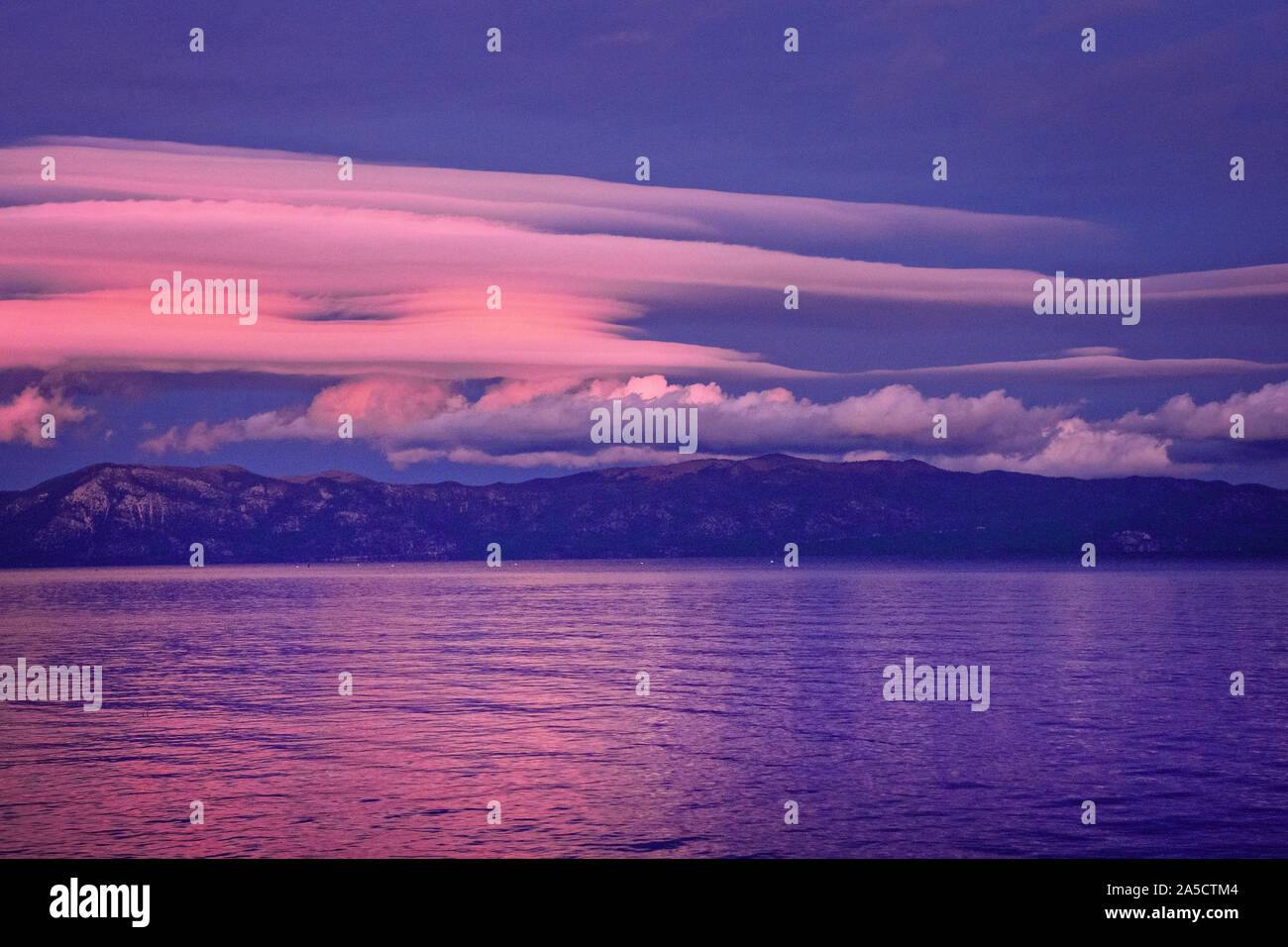 Sonnenuntergang über Lake Tahoe, Kalifornien, USA Stockfoto