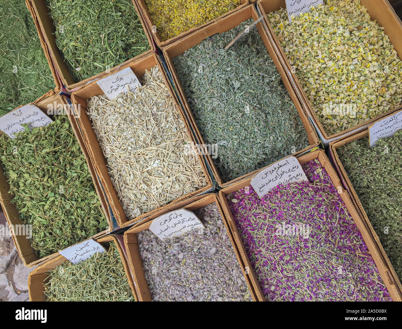 Gewürze werden zum Verkauf in Iran angezeigt. Stockfoto