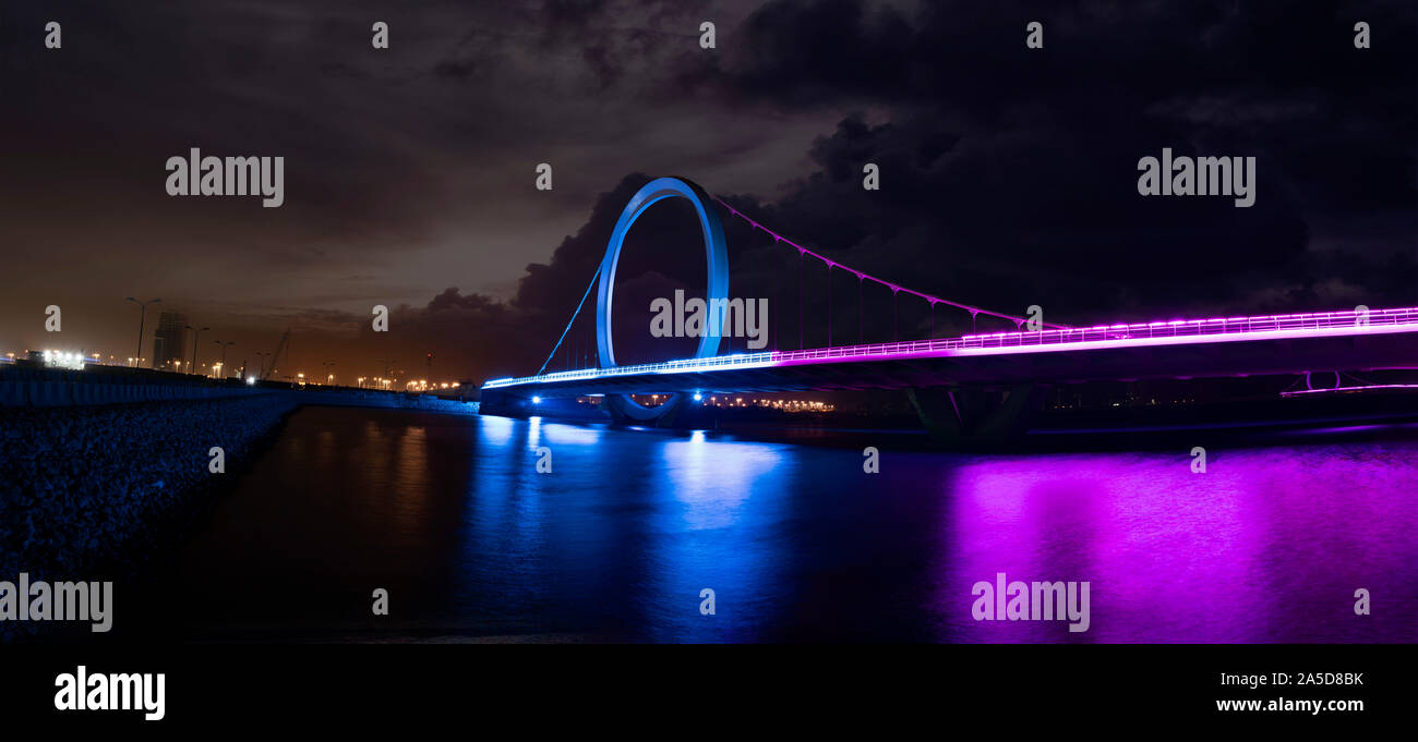 Lusail Ring Brücke nach Sonnenuntergang Stockfoto