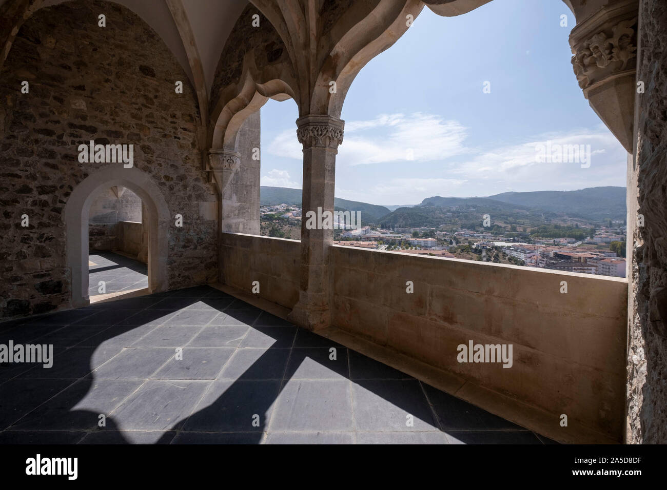 Mittelalterliche Burg in Porto de Mós, in der Nähe von Leiria, Portugal Stockfoto