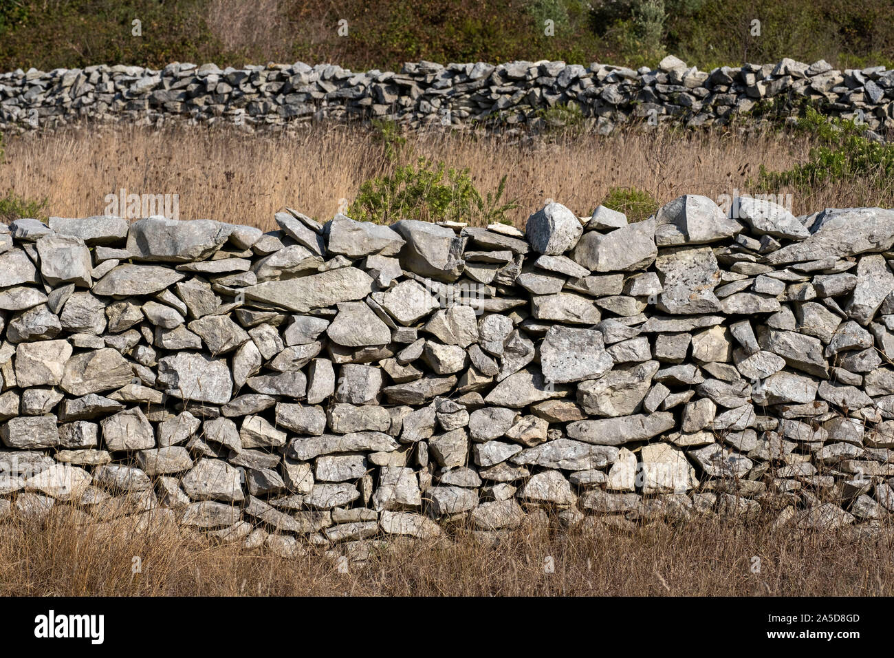Traditionelle Steinmauer mit Steinen gemacht Stockfoto