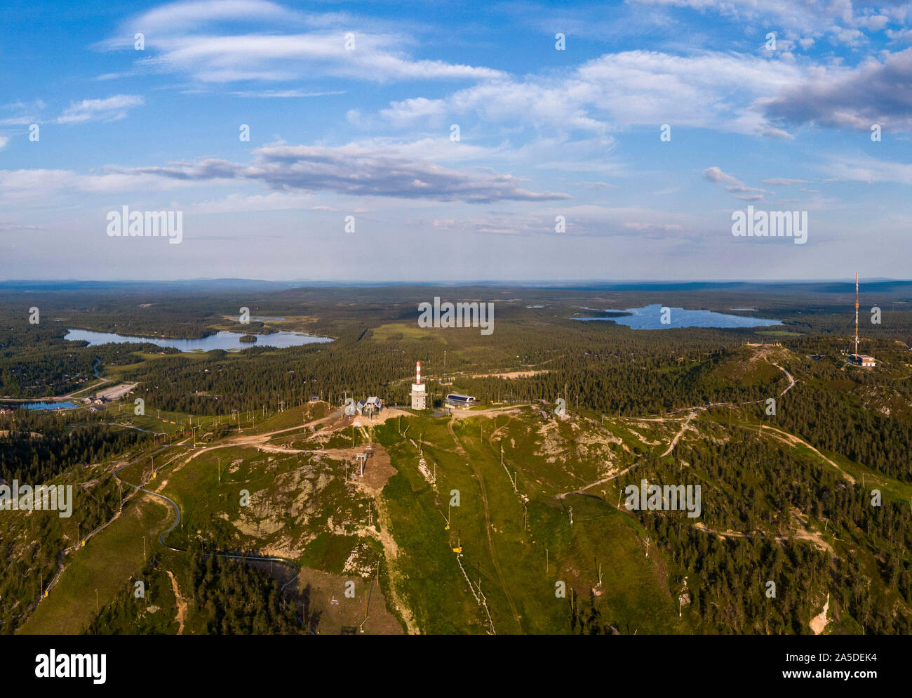 Luftaufnahme von Ruka Ski Resort in Finnland im Sommer Stockfoto