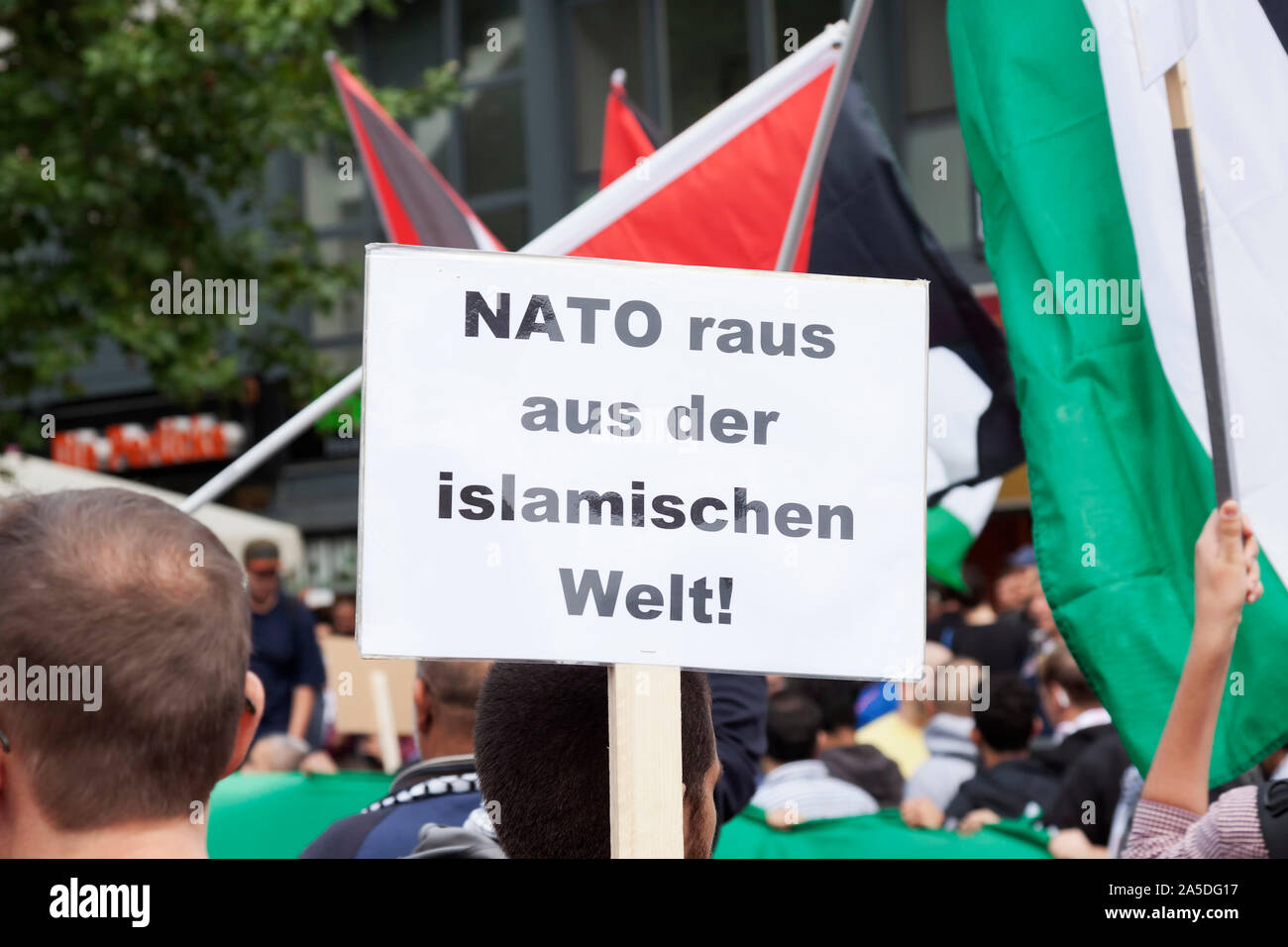 Quds Tag in Berlin, Demonstrationen gegen den Zionismus, der Regierung von Israel und seine Besetzung von Jerusalem; Solidarität mit dem palästinensischen Volk Stockfoto