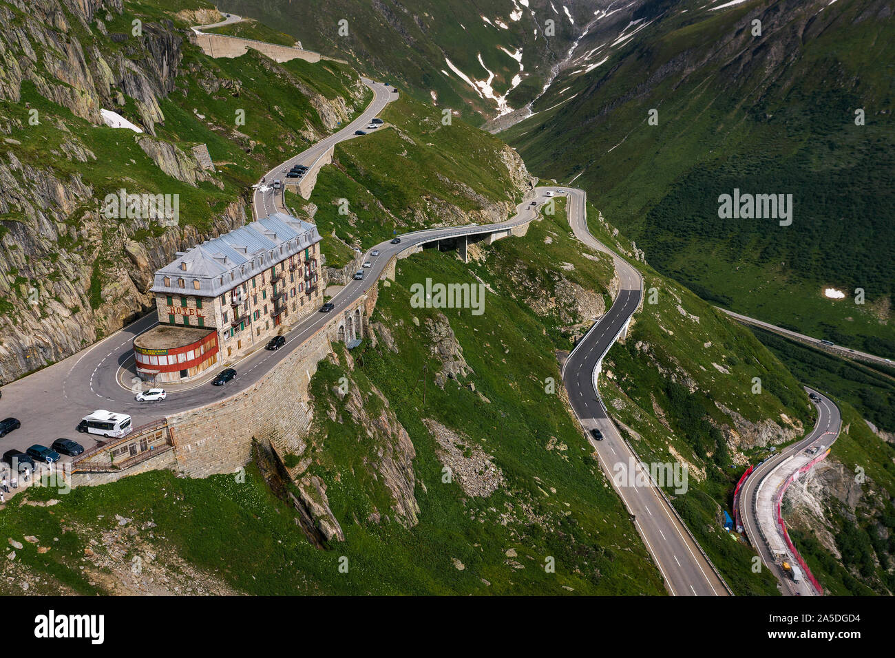 Luftaufnahme des geschlossenen Mountain Hotel Belvedere in Furkapass, Schweiz Stockfoto