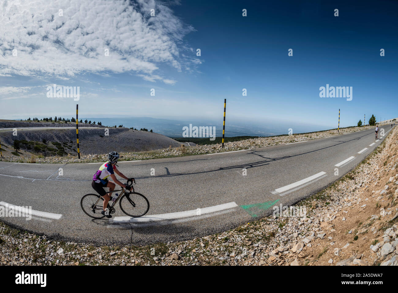 Radfahrerin auf dem Mont Ventoux, Provence, Frankreich. Stockfoto