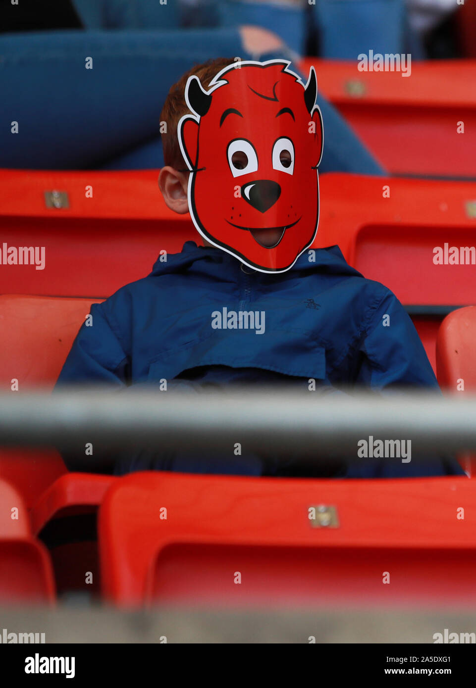 Einen allgemeinen Überblick über Manchester United Fan vor der Frauen Continental Cup Gruppe C Spiel bei Leigh Sports Village. Stockfoto