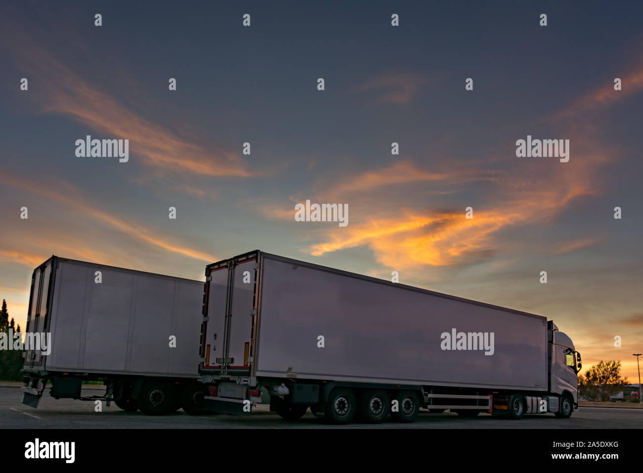 Lkw für den Transport verderblicher Waren Stockfoto