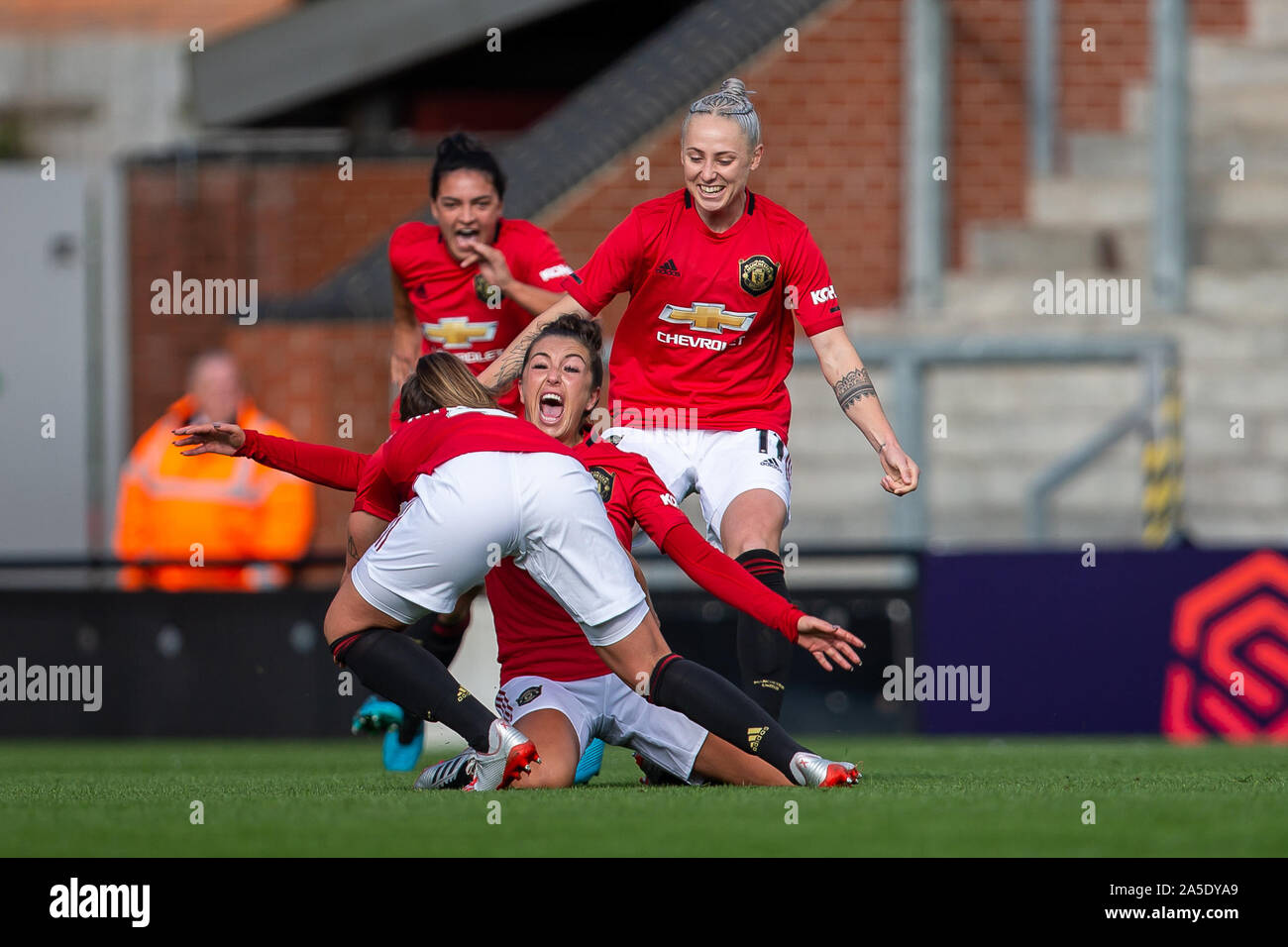 Leigh Sports Village, Lancashire, UK. Okt, 2019 20. Der FA Frauen Super League Cup, Manchester United Frauen versus Manchester City Frauen; Katie Zelem von Manchester United Frauen feiert ihr 10 Minuten Ziel Man Utd vor 1-0 - um die redaktionelle Verwendung Credit: Aktion plus Sport/Alamy leben Nachrichten Stockfoto