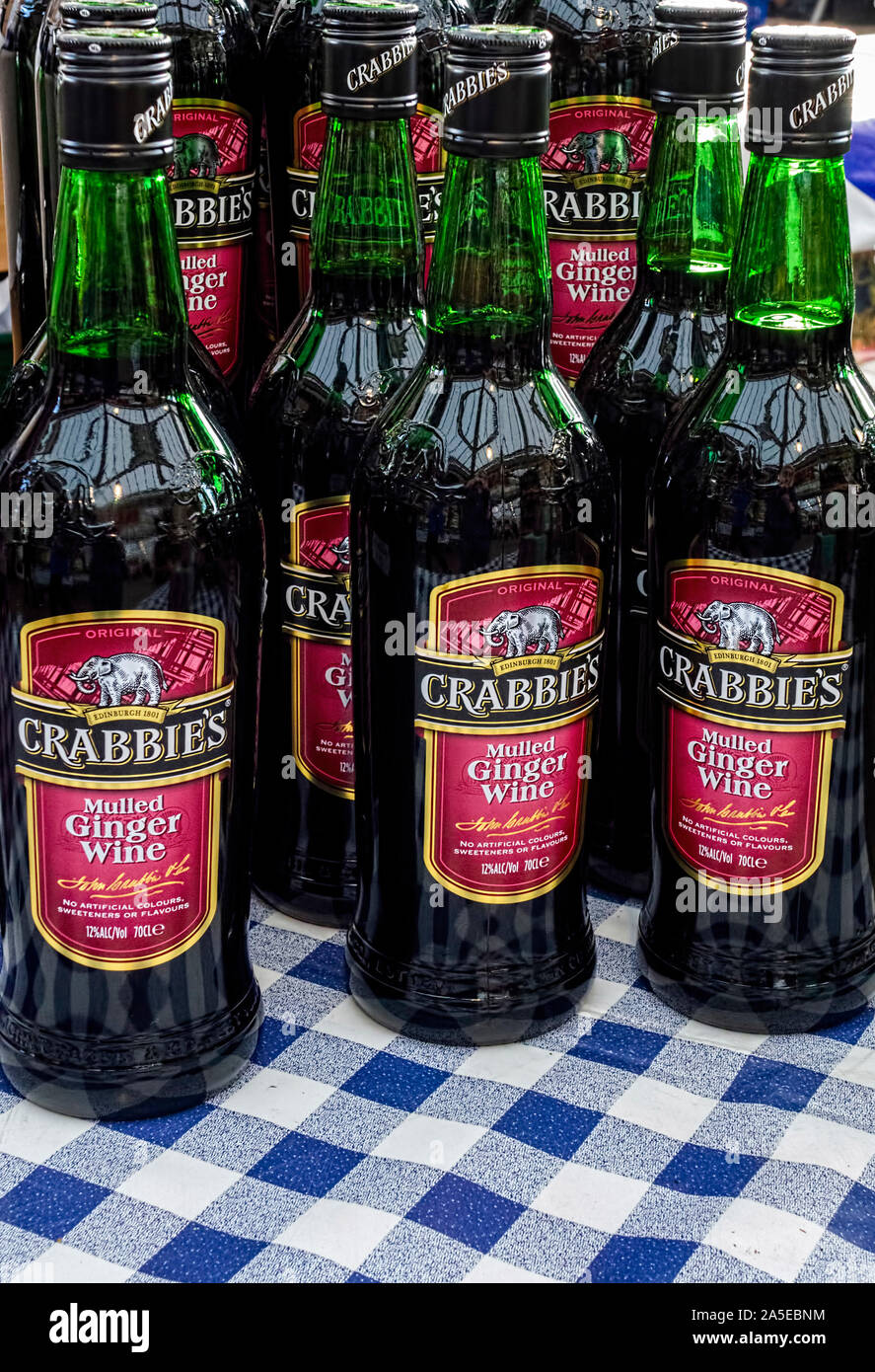 Flaschen von Crabbie's Glühwein Ingwer Wein, Hertfordshire, Großbritannien Stockfoto