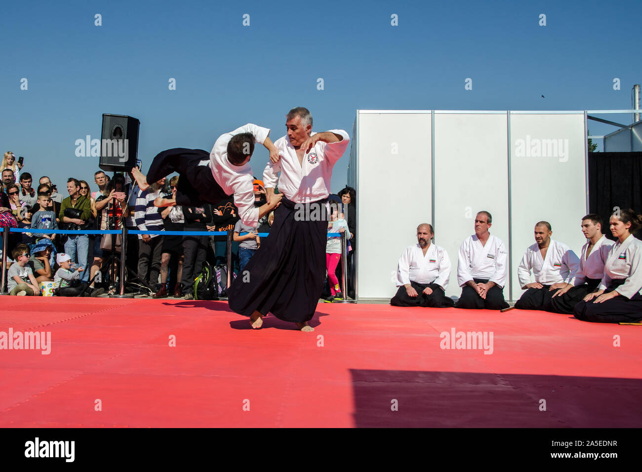 Japanische Kampfkunst und Traditionen. 19 Oktober, 2019, Sofia, Bulgarien, National Palace of Culture Park. Stockfoto