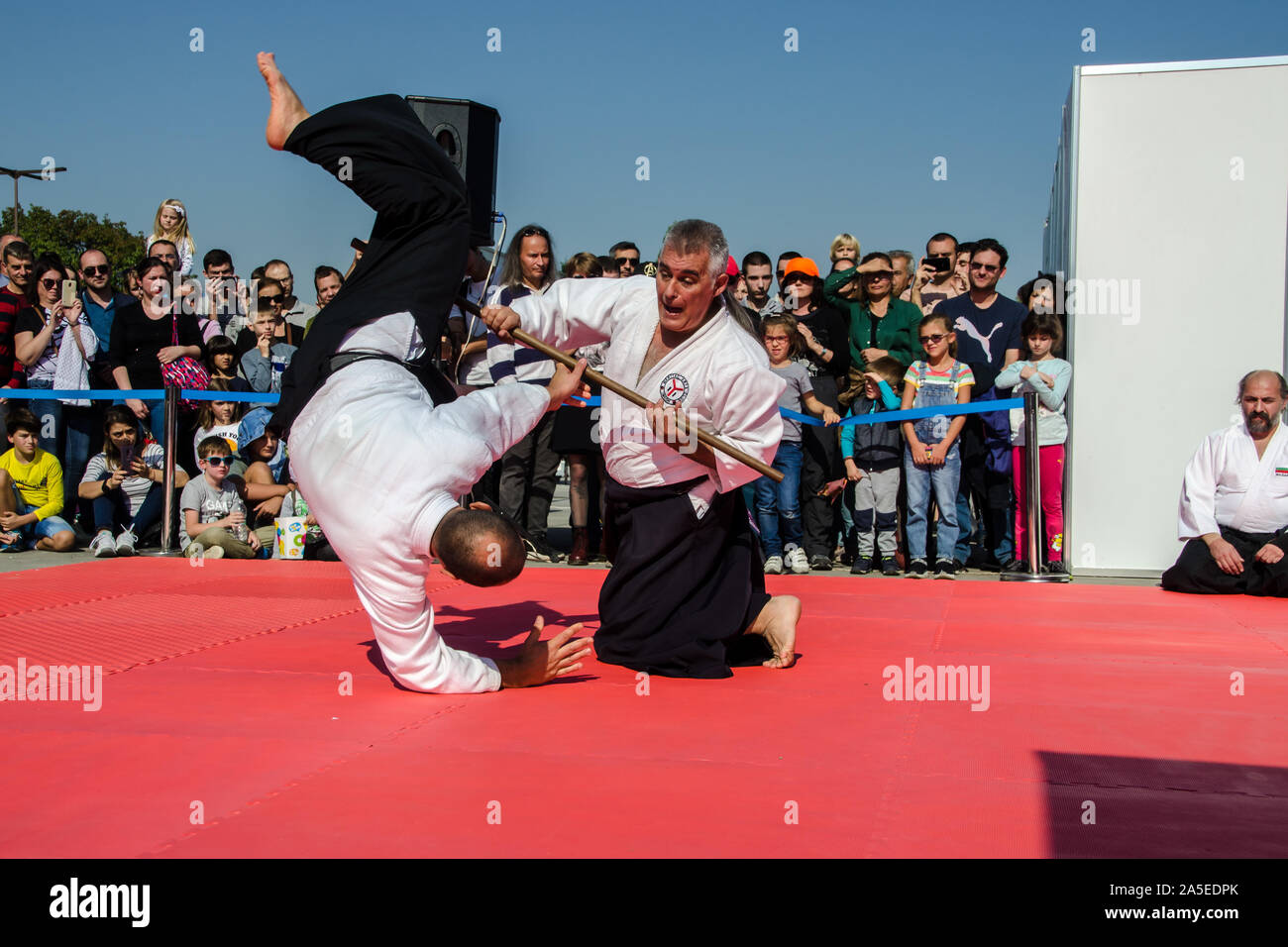 Japanische Kampfkunst und Traditionen. 19 Oktober, 2019, Sofia, Bulgarien, National Palace of Culture Park. Stockfoto